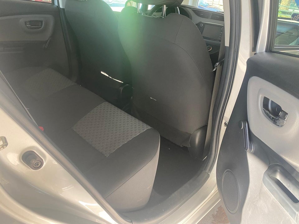 Toyota Yaris 1,3 VVT-i T2 5d