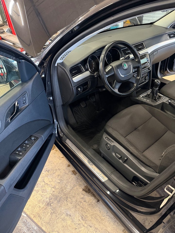 Skoda Superb 1,6 TDi 105 Active Combi GreenLine 5d