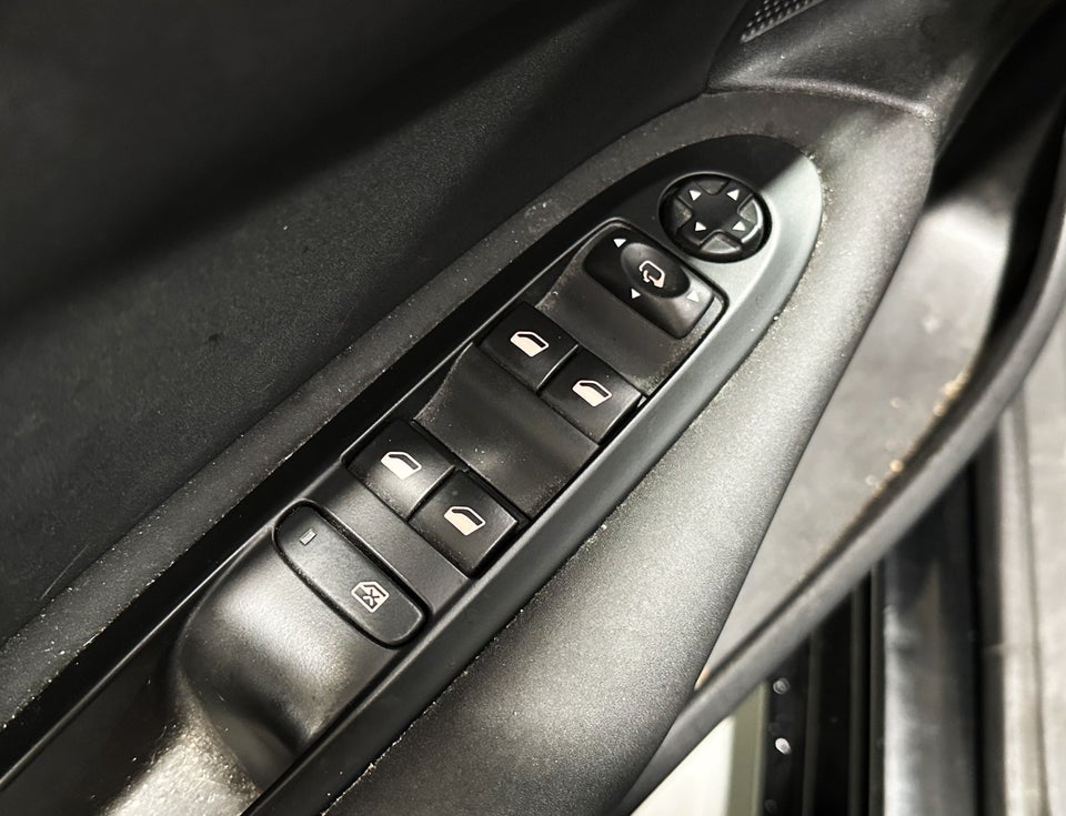 Citroën C4 1,6 BlueHDi 120 Feel Complet EAT6 5d