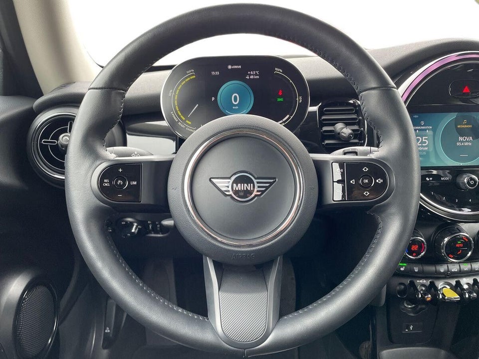 MINI Cooper SE Essential 3d