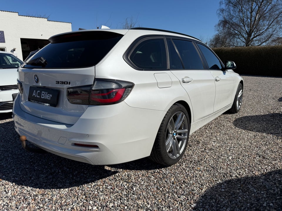 BMW 330i 2,0 Touring aut. 5d