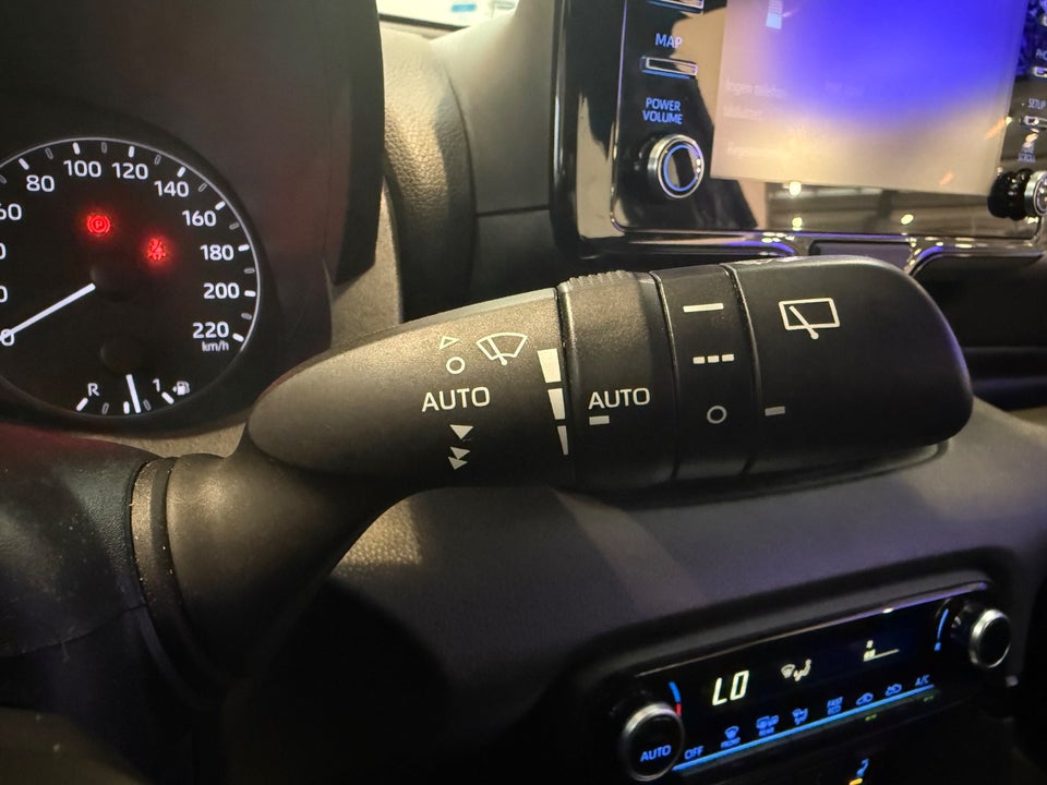 Toyota Yaris 1,5 Hybrid H1 e-CVT 5d