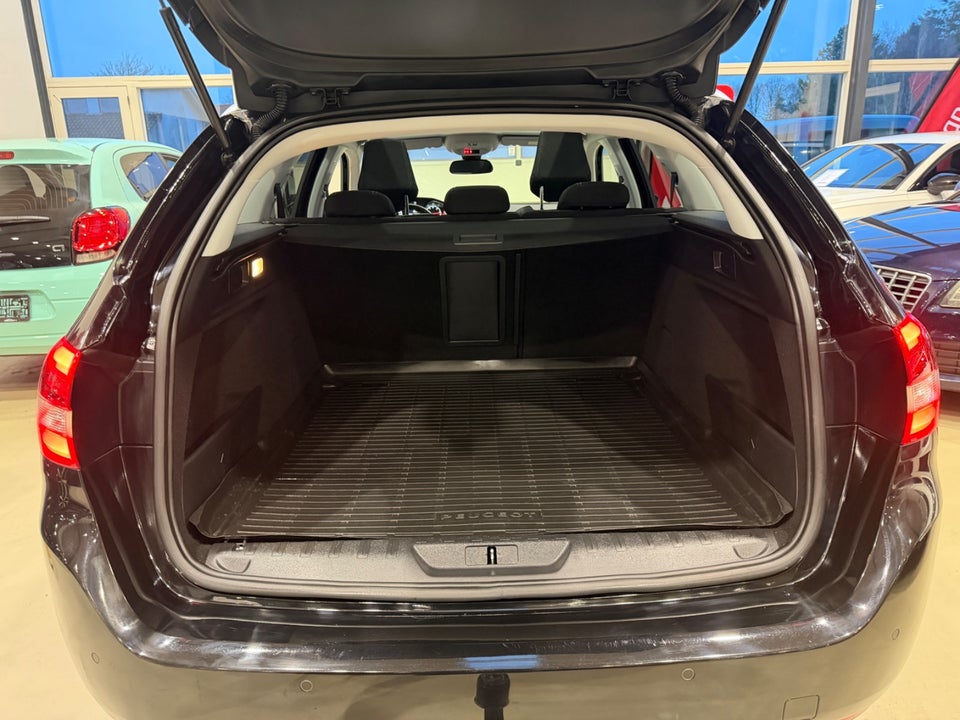 Peugeot 308 1,5 BlueHDi 130 Allure+ Sky SW 5d