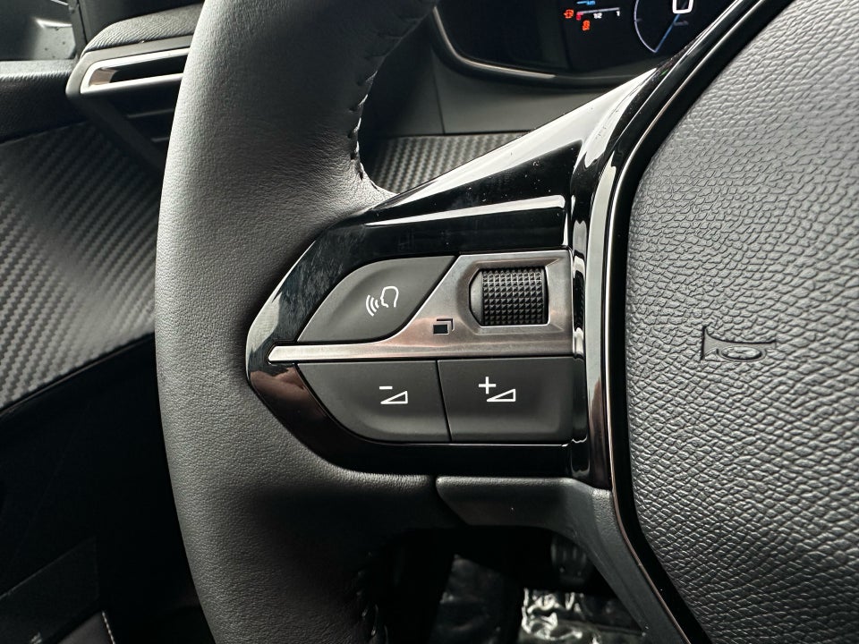 Peugeot 208 1,2 PureTech 100 Allure 5d