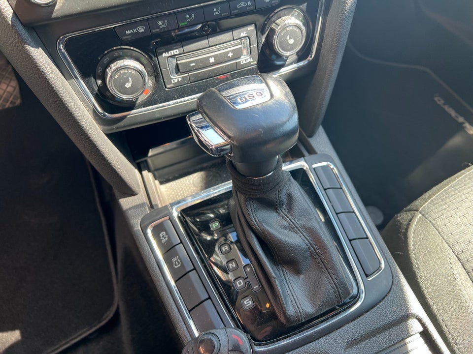 Skoda Superb 2,0 TDi 140 Elegance Combi DSG 5d