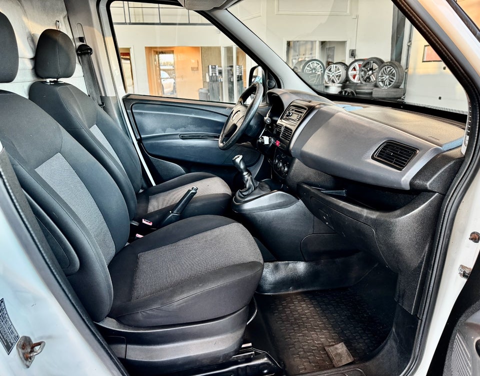 Fiat Doblò Cargo 1,3 MJT Basic L2 4d