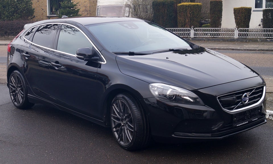 Volvo V40 2,0 D3 150 Momentum aut. 5d