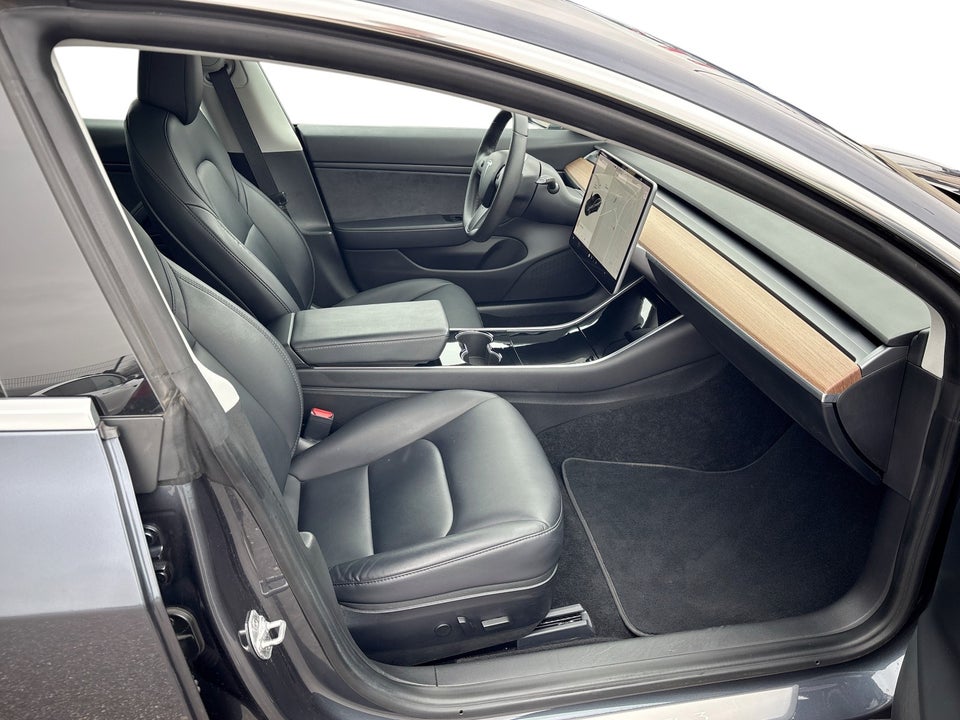 Tesla Model 3 Long Range AWD 4d