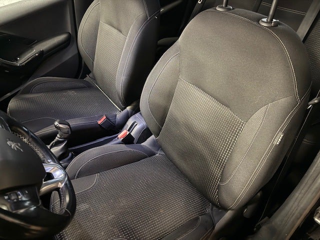 Peugeot 208 1,6 BlueHDi 100 Desire Sky 5d