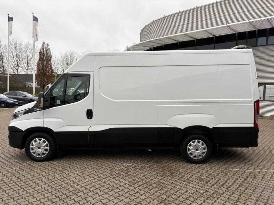 Iveco Daily 2,3 35C13 12m³ Van AG8