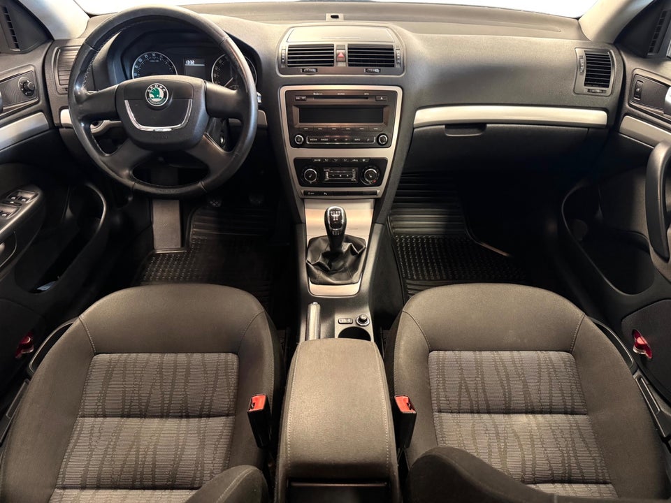 Skoda Octavia 1,6 TDi 105 Ambiente Combi 5d