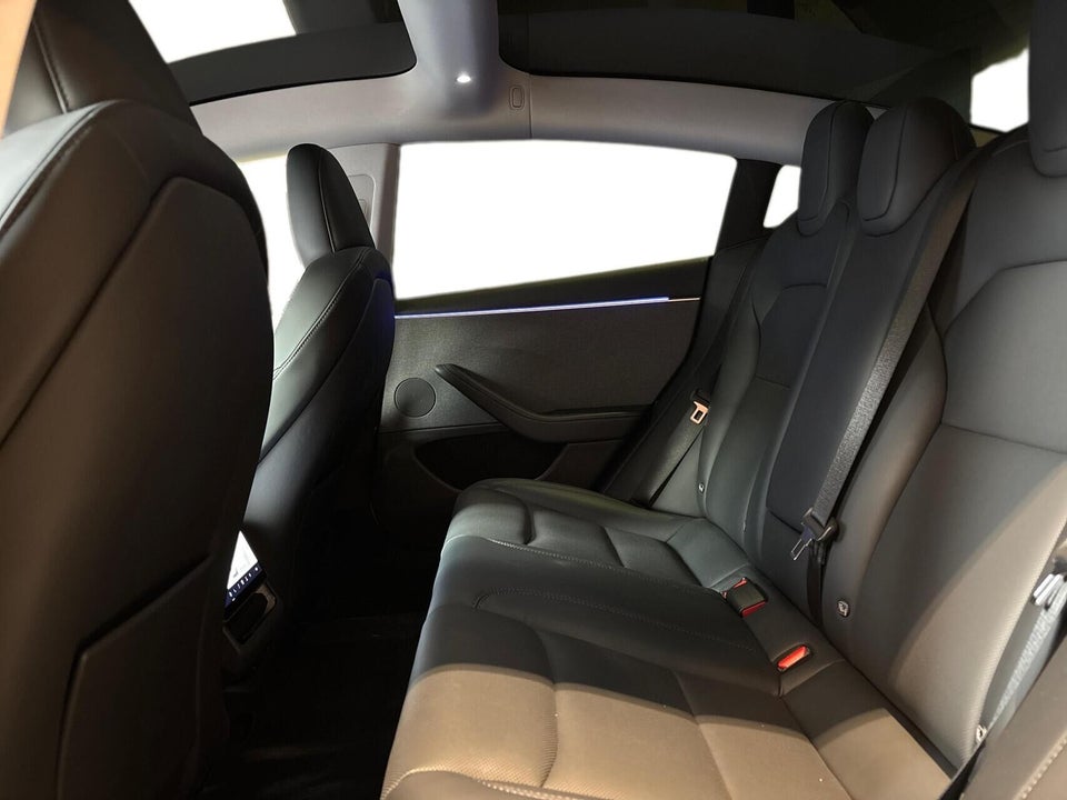 Tesla Model 3 RWD 4d