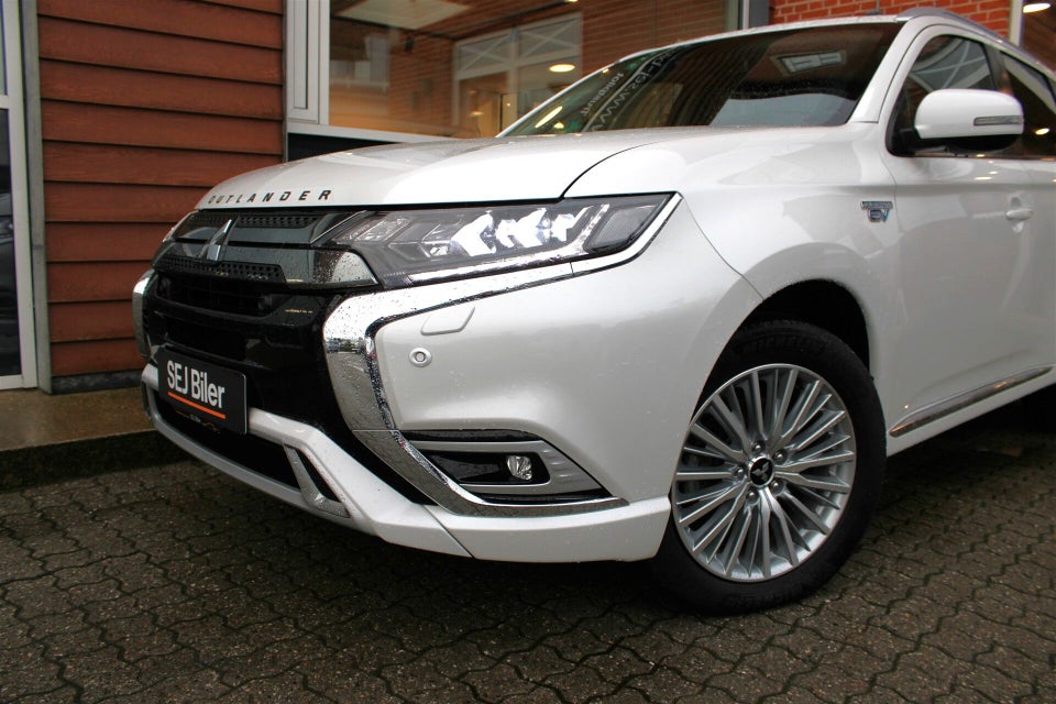 Mitsubishi Outlander 2,4 PHEV Intense CVT 4WD 5d