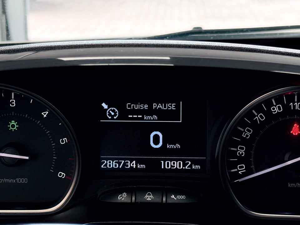 Peugeot 2008 1,6 BlueHDi 100 Allure 5d
