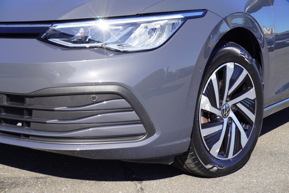 VW Golf VIII 1,5 eTSi 130 Life DSG 5d