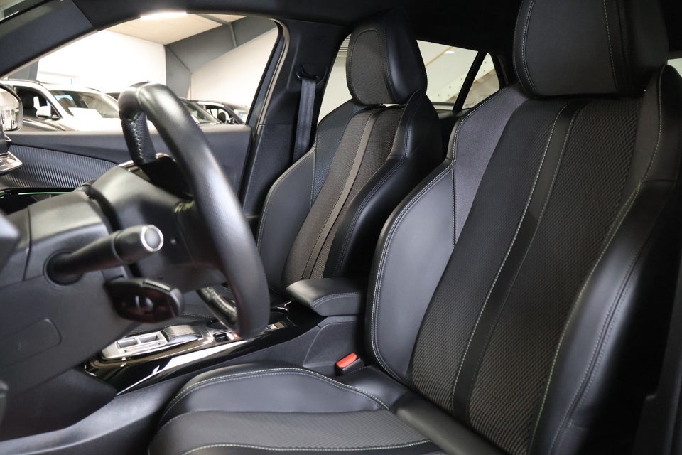 Peugeot e-2008 54 GT 5d