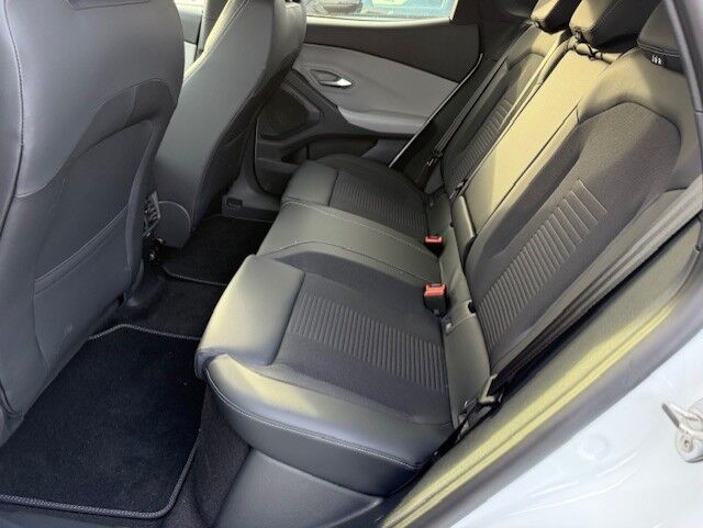 Ford Capri 82 Select Extended Range 5d