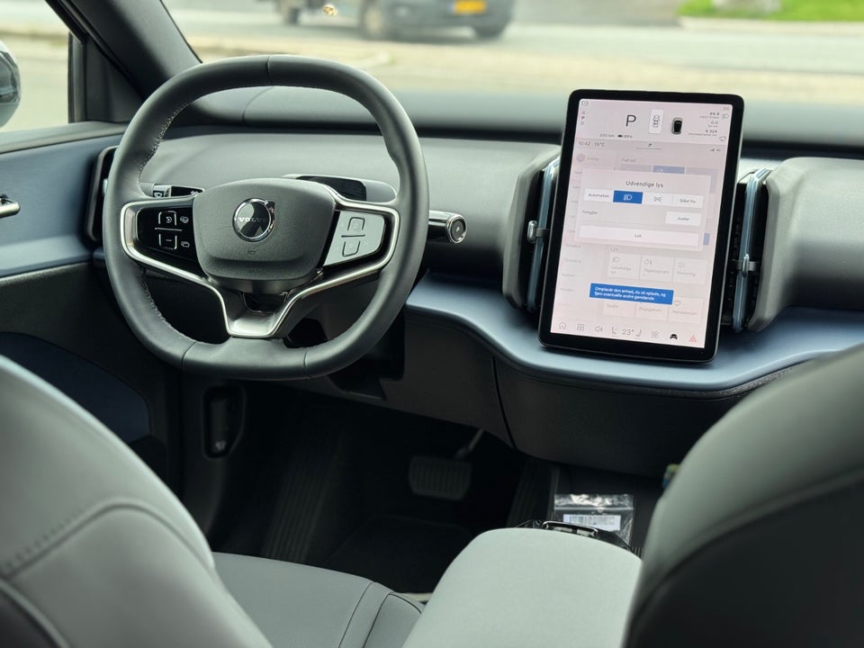Volvo EX30 Standard Range Plus 5d