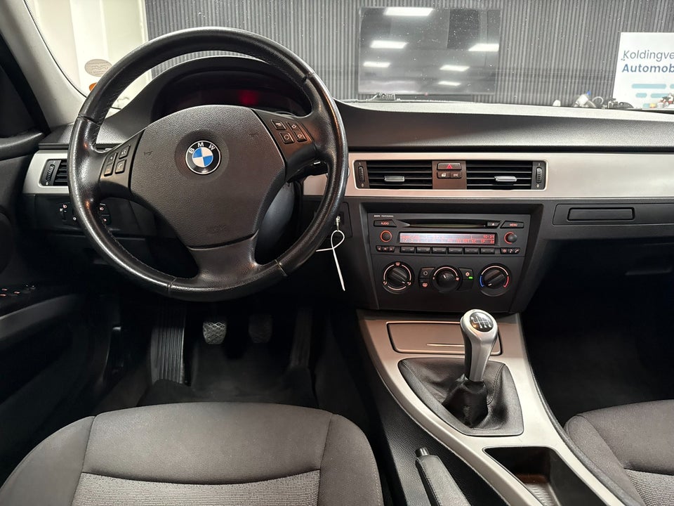 BMW 320i 2,0 Touring 5d