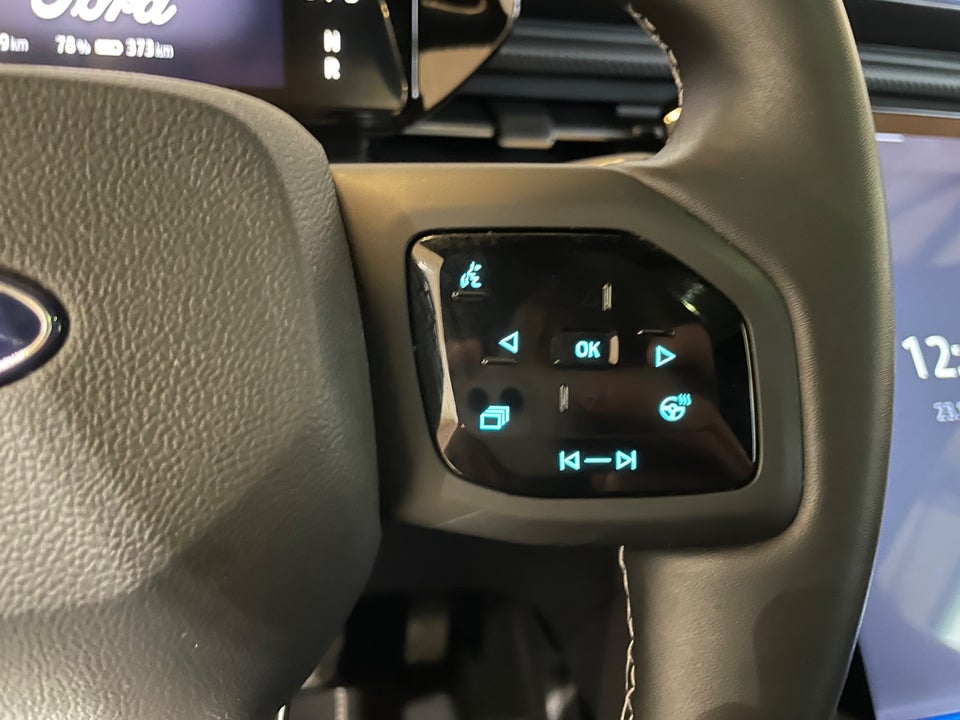 Ford Explorer 84 Premium Extended Range AWD 5d