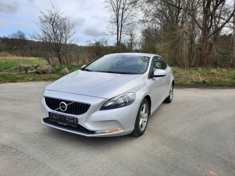 Volvo V40 2,0 D2 120 Kinetic 5d