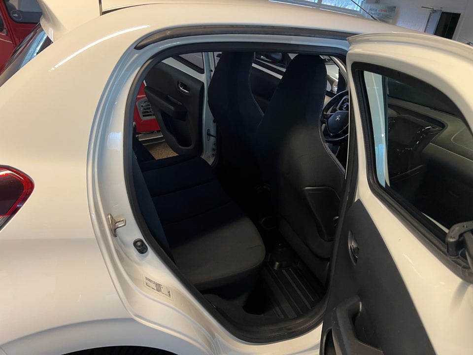 Peugeot 108 1,0 e-VTi 72 Infinity 5d