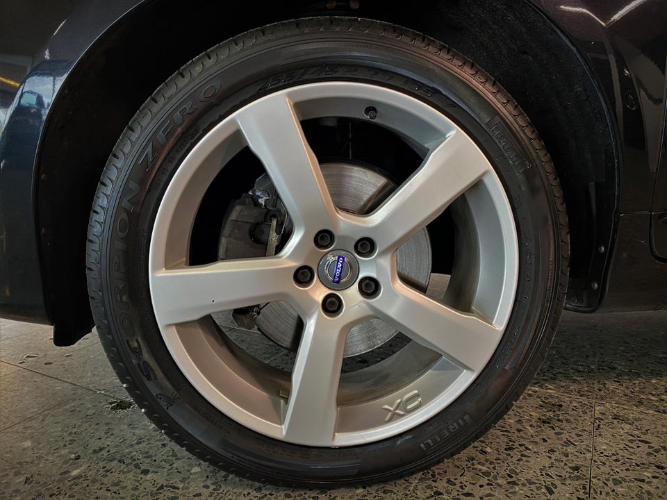 Volvo XC60 2,0 D4 181 R-Design aut. 5d