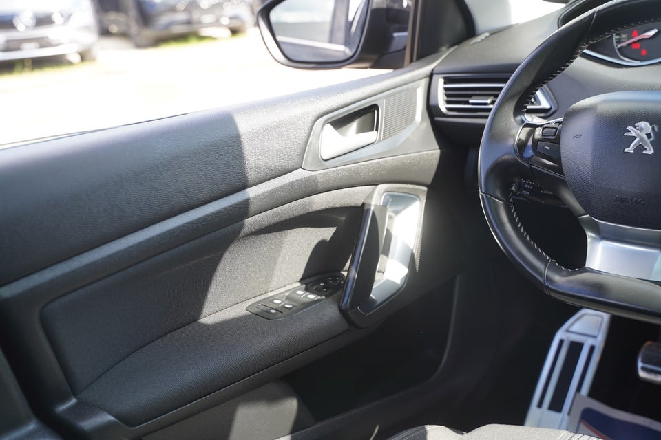 Peugeot 308 1,5 BlueHDi 130 Allure+ Sky SW 5d