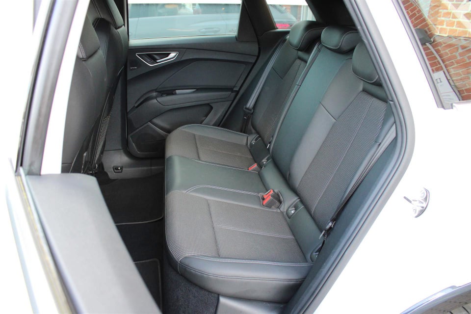 Audi Q4 e-tron 40 S-line 5d