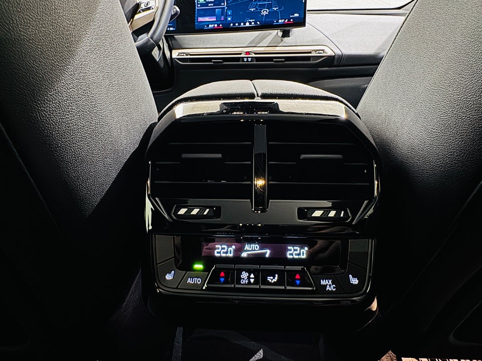 BMW iX xDrive40 Supercharged 5d