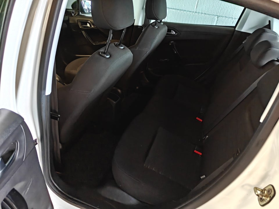 Peugeot 208 1,0 VTi Access 5d