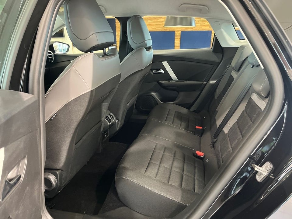 Citroën ë-C4 X 54 Plus 4d