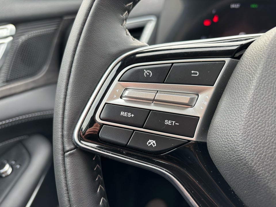 Navor E5 1,5 PHEV Rock 5d