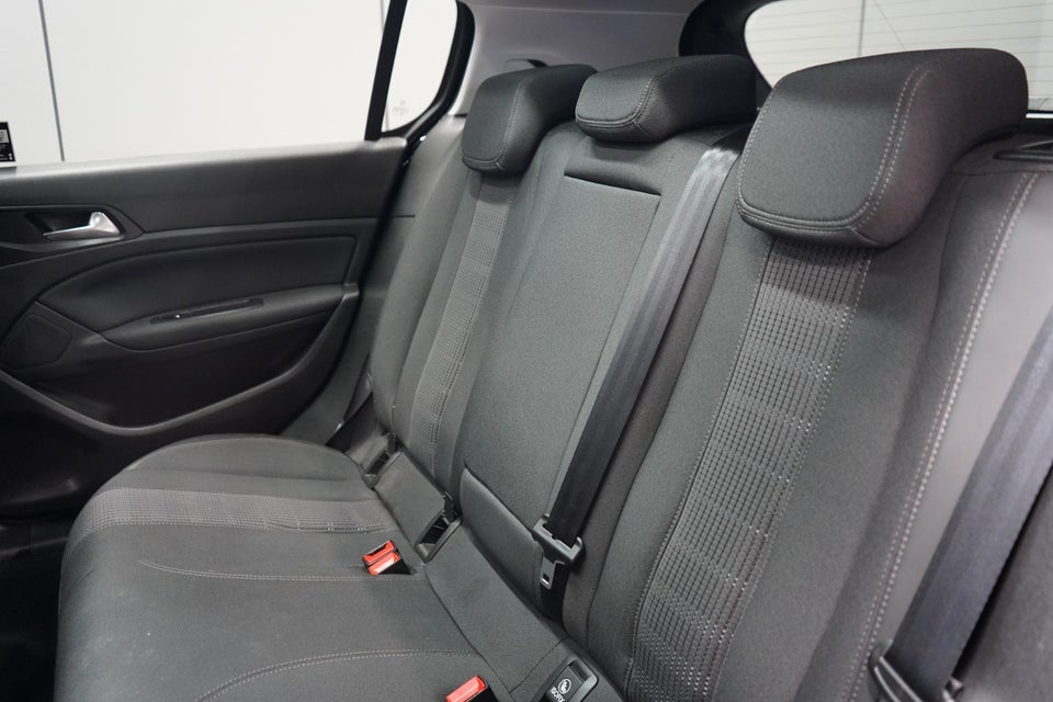 Peugeot 308 1,2 e-THP 130 Allure Sky 5d