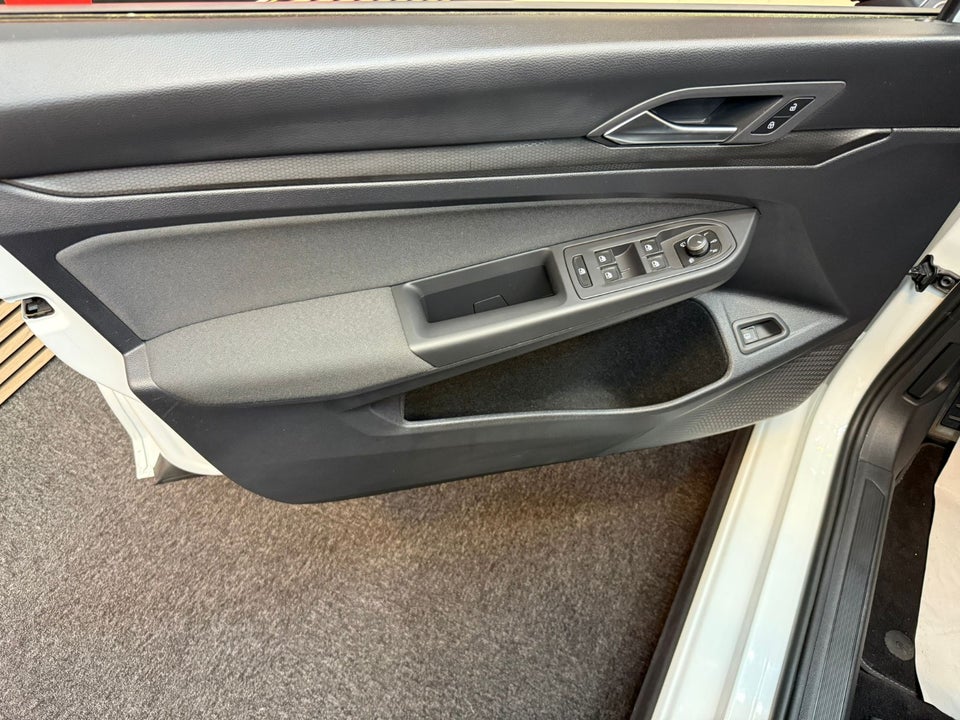 VW Golf VIII 1,4 GTE DSG 5d