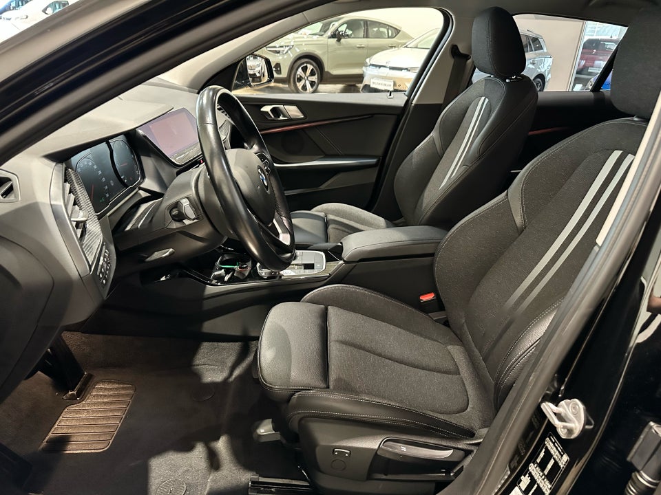 BMW 118i 1,5 Sport Line aut. 5d