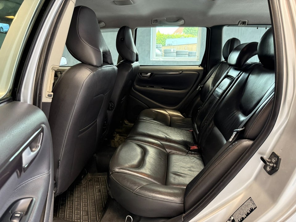 Volvo V70 2,4 D 130 Momentum aut. 5d