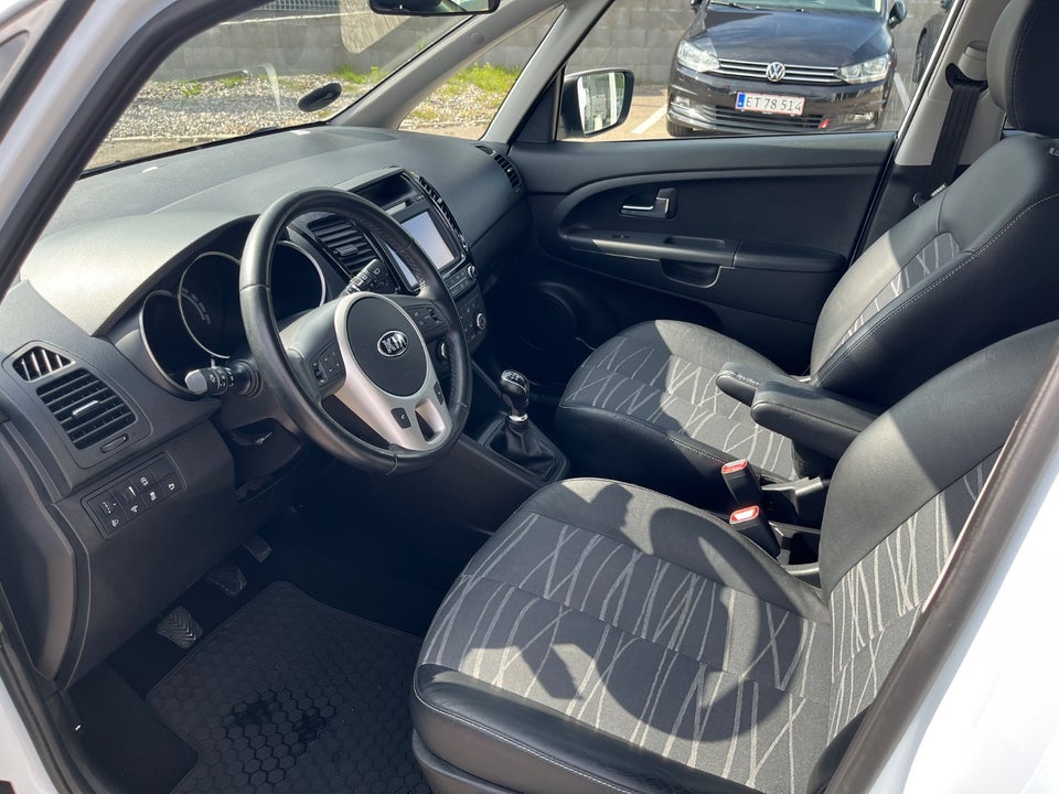 Kia Venga 1,4 CVVT Premium 5d