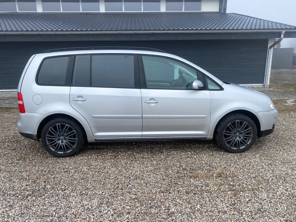 VW Touran 1,6 FSi 5d