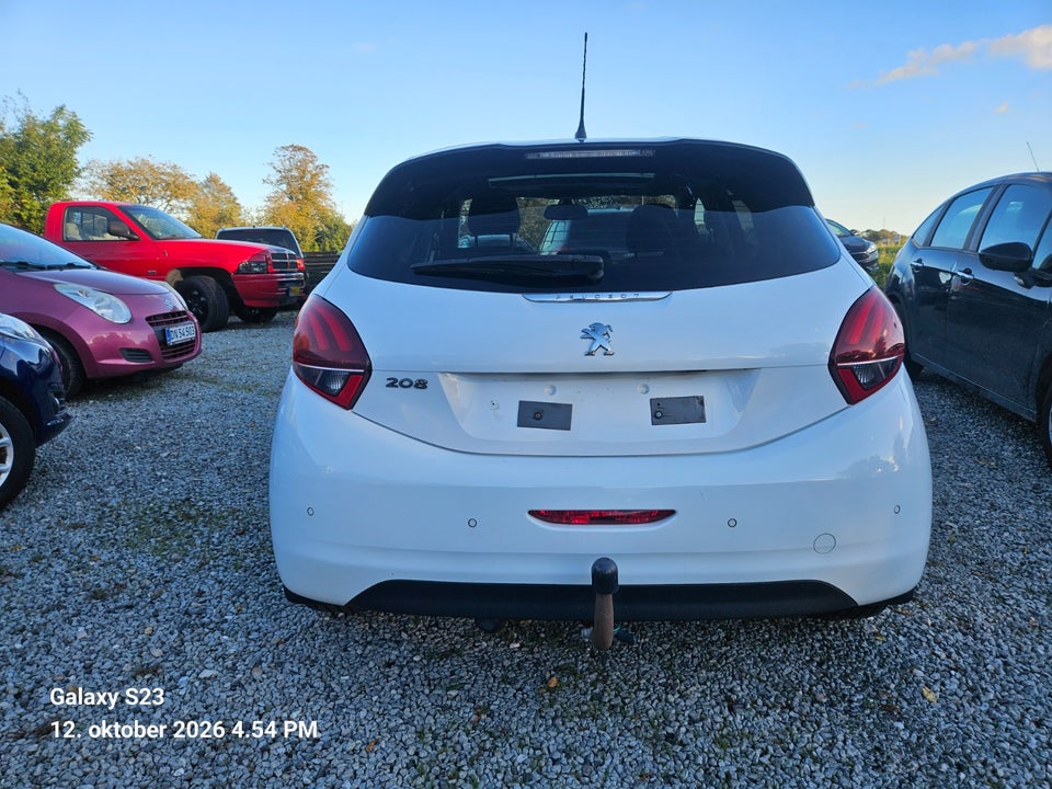 Peugeot 208 1,2 VTi 82 Signature Sky 5d