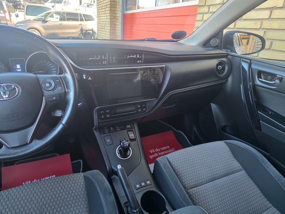 Toyota Auris 1,8 Hybrid Prestige Touring Sports CVT 5d