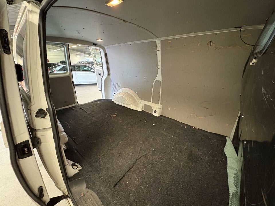 VW Transporter 2,0 TDi 102 Kassevogn kort
