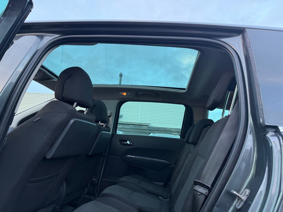 Peugeot 5008 1,6 HDi 110 Premium 7prs 5d