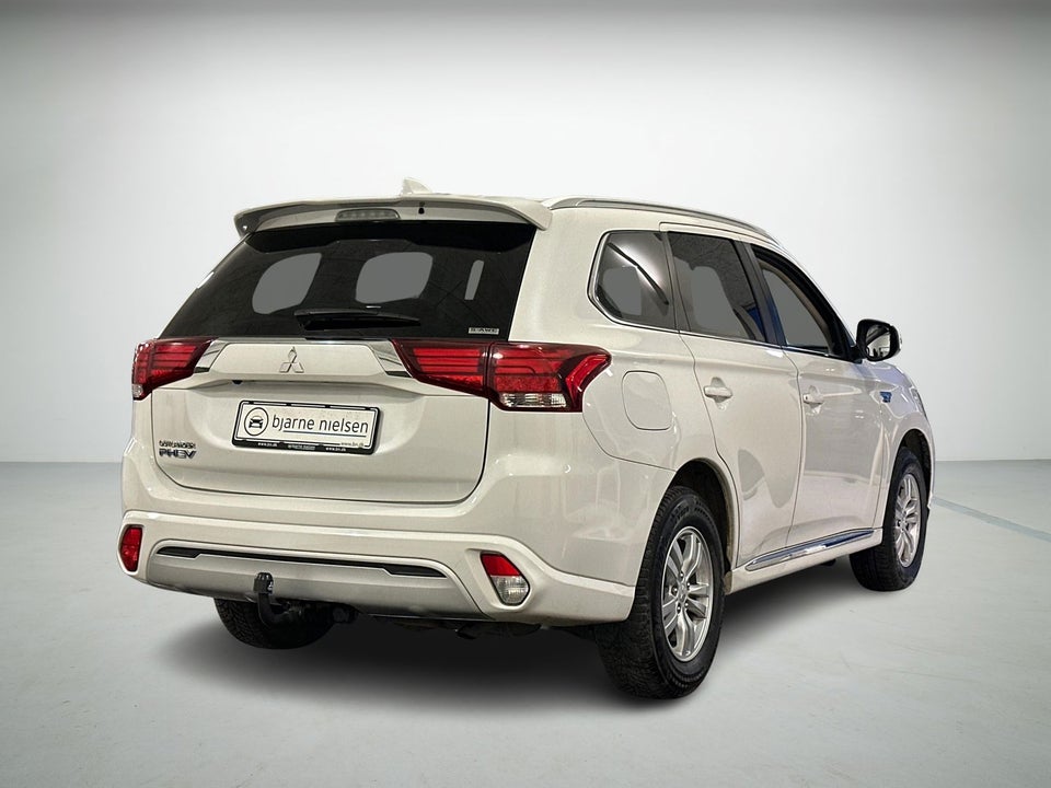 Mitsubishi Outlander 2,4 PHEV Inform+ CVT 4WD 5d