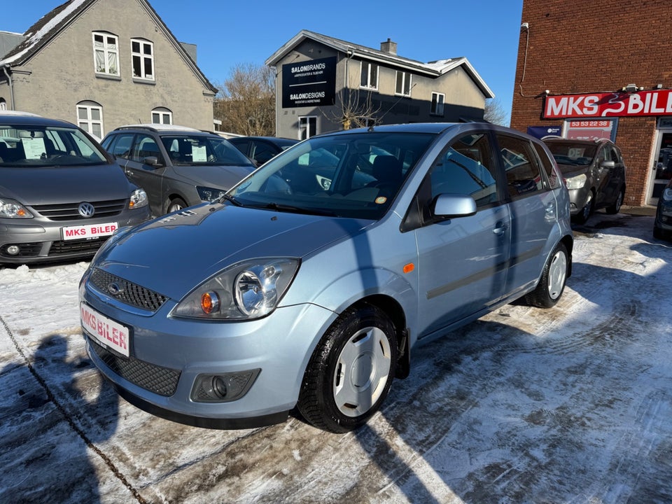 Ford Fiesta 1,6 Ghia 5d
