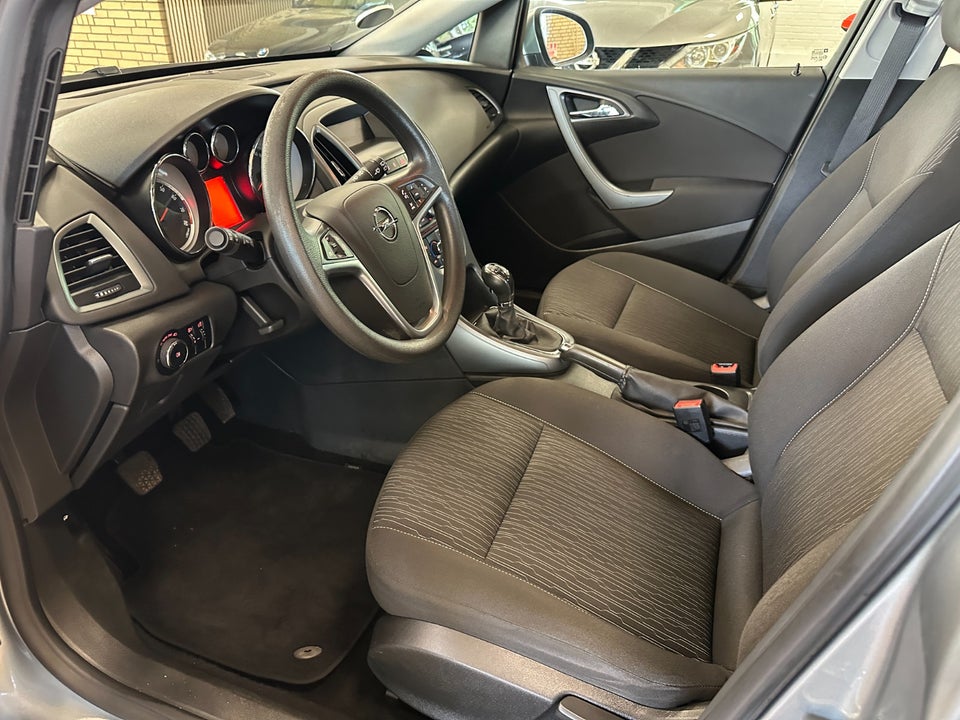 Opel Astra 1,4 T 140 Enjoy 5d