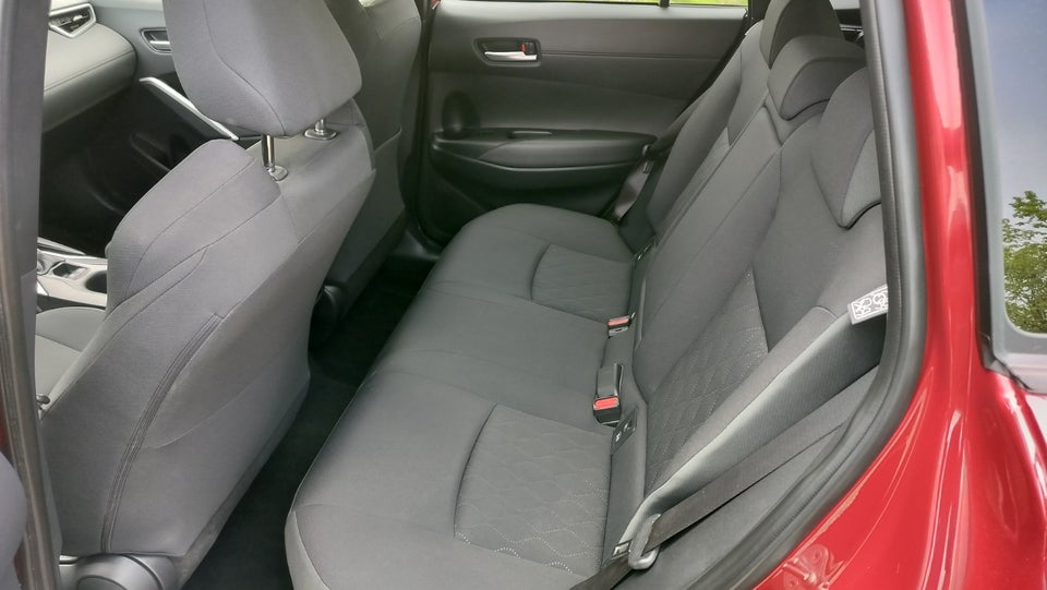 Toyota Corolla Cross 1,8 Hybrid Style Comfort CVT 5d