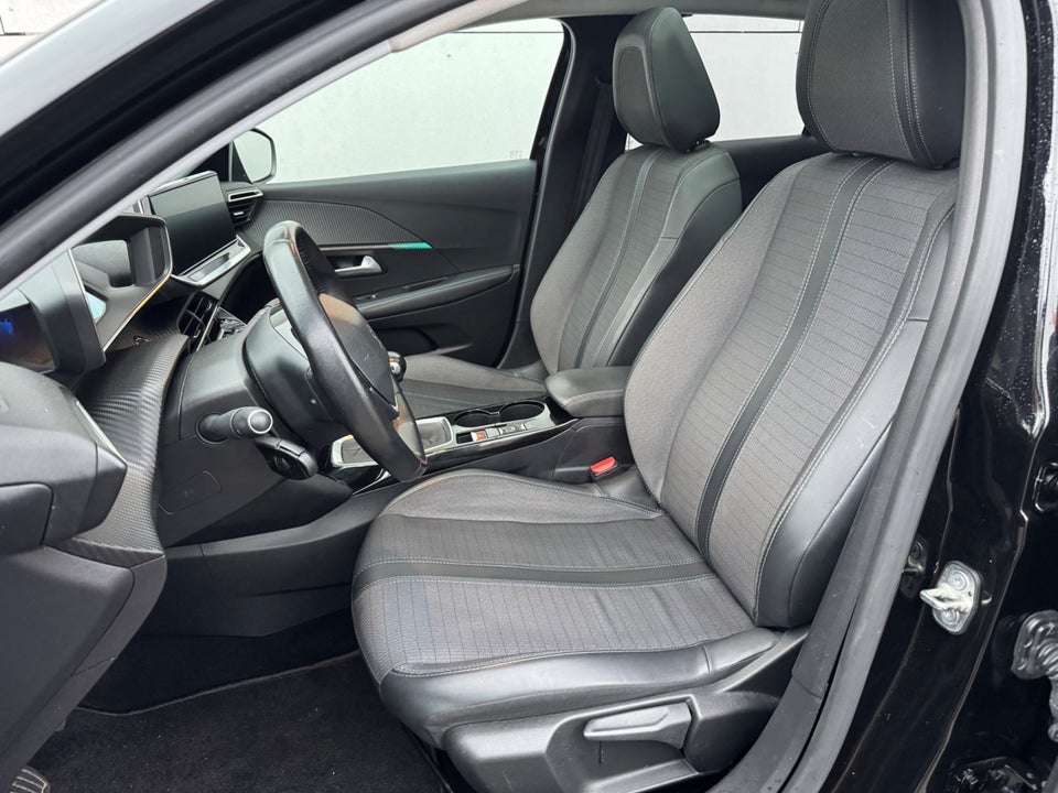 Peugeot 208 1,2 PureTech 100 Allure Sky 5d