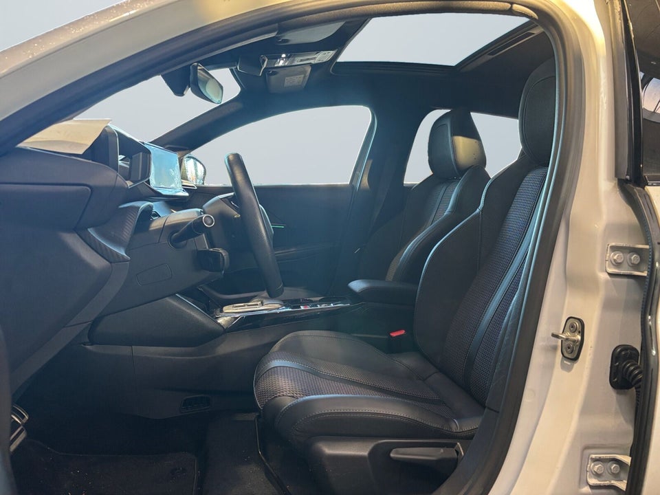 Peugeot e-208 50 GT Pack 5d