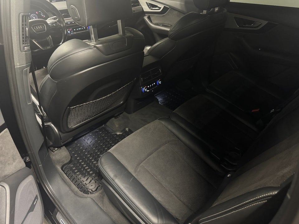 Audi Q7 3,0 TDi 272 S-line quattro Tiptr. 7prs 5d